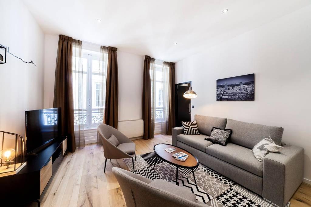 Pur Bonheur Hotel De Ville - Clim Et Balneo Ail Lyon Bagian luar foto